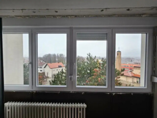 Ugradnja PVC prozora i roleta u bijeloj boji &ndash; dobra toplinska i zvučna izolacija te energetski učinkovita PVC stolarija